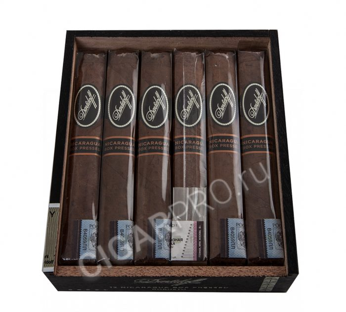 Davidoff Nicaragua Robusto Box Pressed